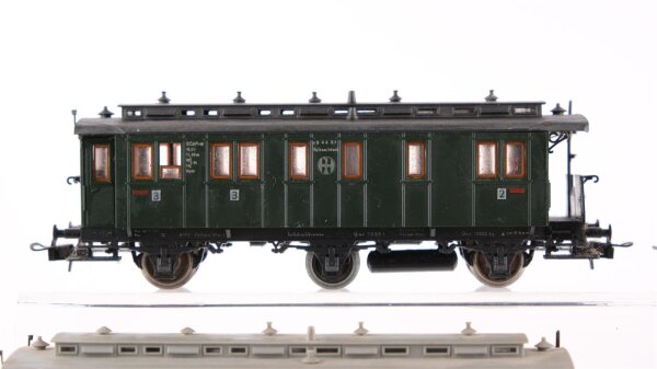 Unbekannt H0 Konvolut Personenwagen 2./3.Kl. 3-achsig grün DR