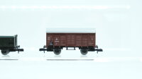 Unbekannt N Konvolut Güterwagen 4 x gedeckter Güterwagen braun, Hochbordwagen grün, Güterzugbegleitwage DB
