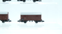 Unbekannt N Konvolut Güterwagen 4 x gedeckter Güterwagen braun, Hochbordwagen grün, Güterzugbegleitwage DB