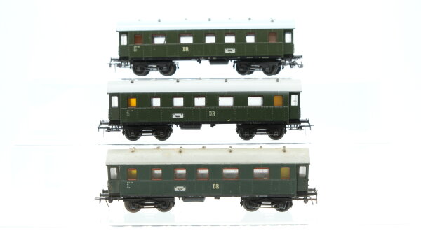 Schicht H0 Konvolut Personenwagen 4-achsig grün DR