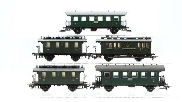 Fleischmann H0 Konvolut Personenwagen 3.Kl. Packwagen grün DR (ein Trittbrett angebrochen)