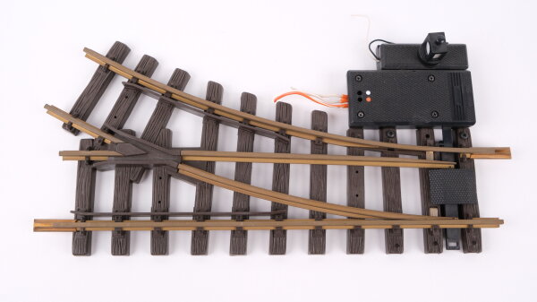 LGB G 1200/12000, 1201/10 (1205) Weiche rechts R1 30 Grad mit elektrischem Antrieb (1201/10) und Weichenlaterne