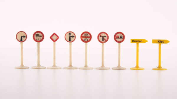 Siku 9 alte Verkehrszeichen