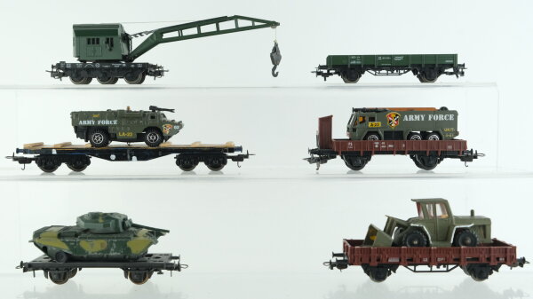 Märklin/u.a. H0 Konvolut Güterwagen Militärtransport mit Kranwagen teilw. Eigenbau DB, u.a.
