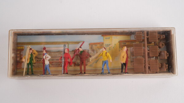 Merten H0 2132 Reisende mit Skiausrüstung