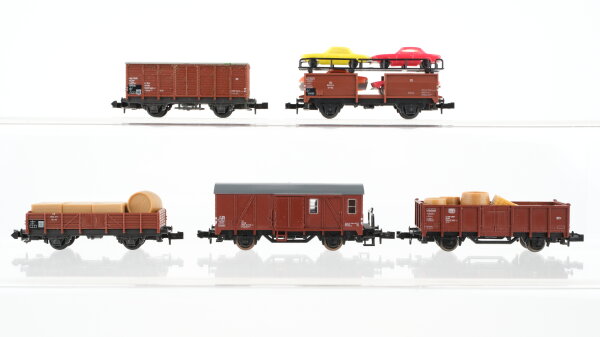 Minitrix N Konvolut Güterwagen Autotransportwagen mit 4 Autos, gedeckter Güterwagen mit Brems.bühne und Schiebetüren, Flachdachwagen, Hochbordwagen mit Ladung, Niederbordwagen mit Ladung DB