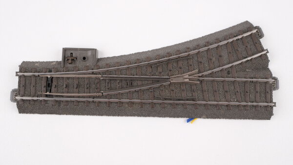 Märklin H0 24611 Weiche links 188,3 mm / R2=437,5 mm / 24,3° (ohne Decoder / mit Antrieb)
