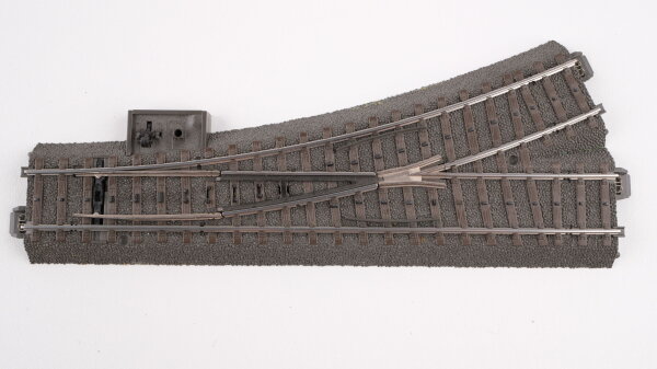 Märklin H0 24611 Weiche links 188,3 mm / R2=437,5 mm / 24,3° (ohne Decoder / mit Antrieb)