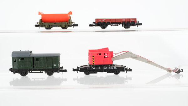 Arnold/Minitrix N Konvolut Güterwagen Kranwagen mit Niederbordwagen, Kipplor, Güterzugbegleitwagen DB, u.a.