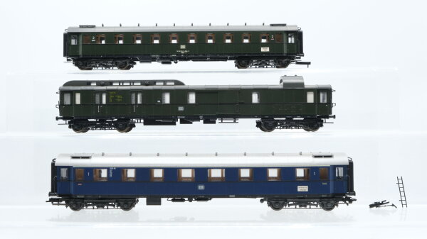 Abteilwagen grün 2.Kl., Gepäckwagen DB (teilweise ohne Kupplungen)