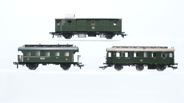 Fleischmann H0 Konvolut Personenwagen Umbauwagen 2.Kl., Donnerbüchse 3.Kl., Gepäckwagen beleuchtet Schiebetür Ladung DB