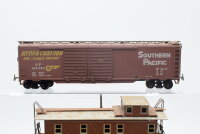 Unbekannt H0 Konvolut Box Car "SP 127430" Caboose "A.T.&S.F. 1951" Flat Car "Rohre gelb" USA