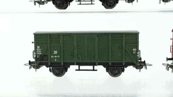 Piko H0 Konvolut gedeckter Güterwagen, Gedeckter Güterwagen mit Bremserhaus, Güterzugbegleitwagen DR