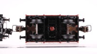 Trix H0 Konvolut Güterwagen gedeckter Güterwagen, Hochbordwagen mit Kohle, kurzer Hochbordwagen, Niederbordwagen, Güterzugbegleitwagen mit Schlusslicht DB, u.a.