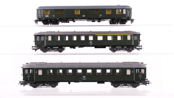 Liliput/unbekannt H0 Konvolut Personenwagen Eilzugwagen 2.Kl., Eilzugwagen 1./2.Kl., Gepäckwagen 4-achsig DB