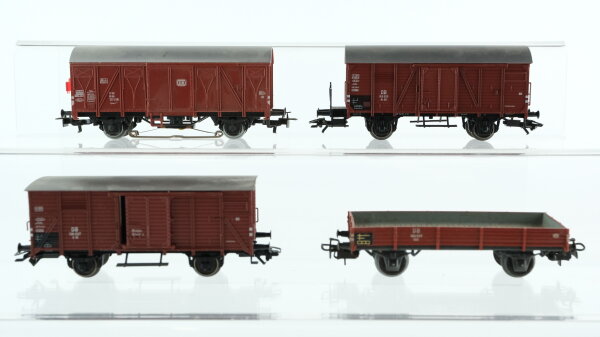 Märklin H0 Konvolut Güterwagen Gedeckte Güterwagen mit Schiebetür, Güterzugbegleitwagen, Niederbordwagen DB