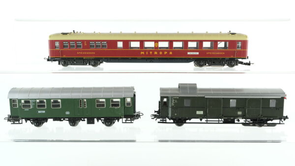 Märklin H0 Konvolut Personenwagen Speisewagen "Mitropa", Umbauwage 2.Kl./Gepäckabteil, Gepäckwagen mit Schlusslaternen DRG, DB