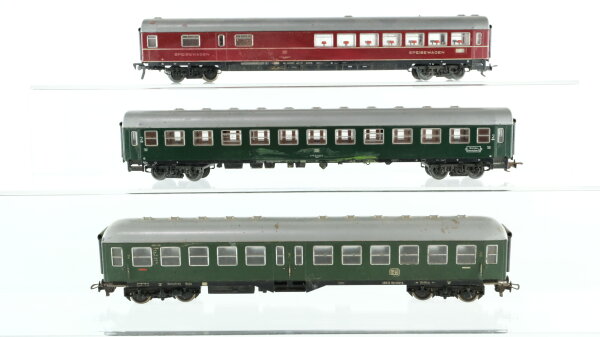 Fleischmann H0 Konvolut Personenwagen Speisewagen, Mitteleinstiegswagen 2.Kl., Abteilwagen 2.Kl. bemalt DB (1 Kupplung fehlt)