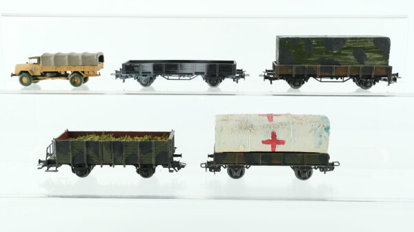 Märklin H0 Konvolut "Armee" Hochbordwagen (gesupert) Niederbordwagen mit Container (Gesupert) Niederbordwagen mit Plane (Gesupert) Niederbordwagen mit LKW (gesupert)