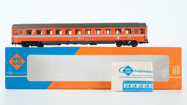Roco H0 4237A Abteilwagen 2.Kl. ÖBB (1 Puffer fehlt)