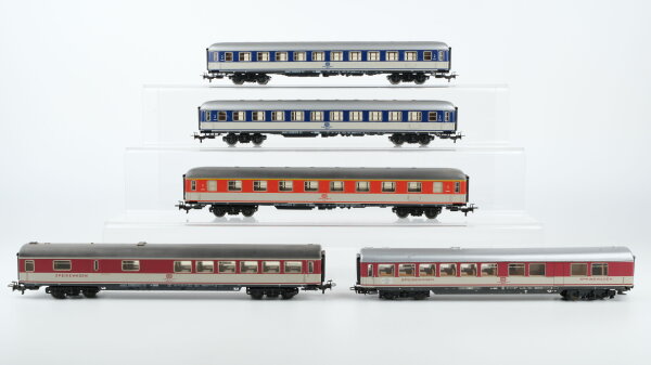 Märklin H0 Konvolut Speisewagen rot-grau Abteilwagen 1.Kl. orange-grau Abteilwagen 2.Kl. blau-grau DB