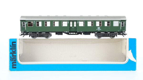 Märklin H0 4132 Reisezugwagen (grüner Wagenkasten) Byg 515 der DB