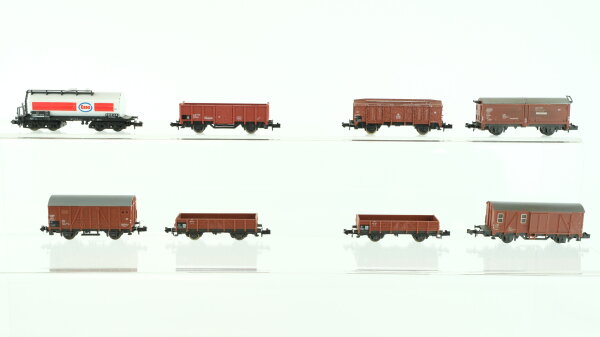 Minitrix N Konvolut Güterwagen Kesselwagen 4-achsig "Esso", Klappdeckelwagen gesupert, gedeckter Güterwagen mit Schiebetür und Ladung, Klappdachwagen, gedeckter Güterwagen, Hochbordwagen, Niederbordwagen DB, FS, u.a.
