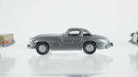 Wiking H0 Konvolut Fahrzeuge 50-60ziger Jahre Mercedes 220 Heckflosse, 300 SE Cabrio, 300 Limousine mit Zughaken, 300 SL unbespielt