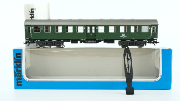 Märklin H0 4132 Reisezugwagen (grüner Wagenkasten) Byg 515 der DB (nachgerüstete Beleuchtung)