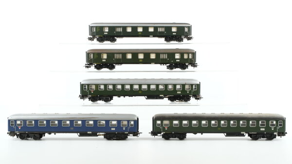 Märklin H0 Konvolut Personenwagen 2.Kl. grün Personenwagen 1.Kl. blau Gepäckwagen grün DB