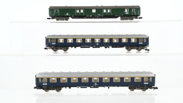 Fleischmann N Konvolut Abteilwagen 1.Kl. blau, Postwagen grün beleuchtet DB