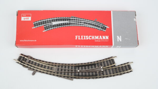 Fleischmann N 9168 Bogenweiche links 2 x 45° (in OVP rot-silber)