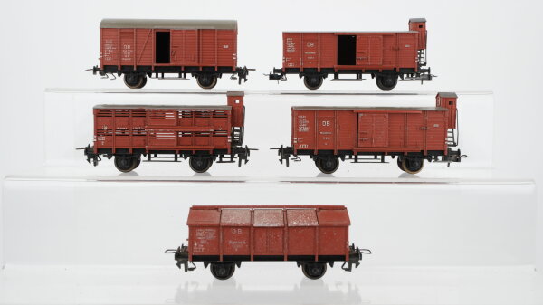 Trix H0 Konvolut gedeckter Güterwagen, Viehtransportwagen mit Bremserhaus, Klappdeckelwagen, gedeckte Güterwagen mit Bremserhaus DB
