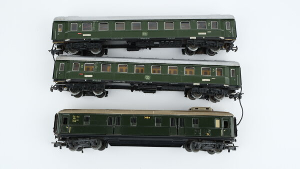 Märklin H0 Konvolut Abteilwagen 2.Kl., Personenwagen 2.Kl., Packwagen "346/4" (Wagen nachträglich beleuchtet, incl. Zugschluss) DB