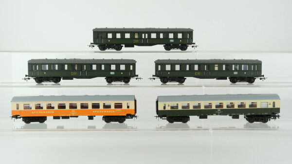 Unbekannt H0 Konvolut Mitteleinstiegwagen 3.Kl. grün, Speisewagen beige/orange, Personenwagen 2.Kl. beige/grün DR