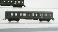Unbekannt H0 Konvolut Mitteleinstiegwagen 3.Kl. grün, Speisewagen beige/orange, Personenwagen 2.Kl. beige/grün DR