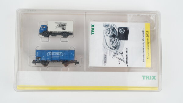 Minitrix N 15327 Museumswagen Gedeckter Güterwagen "Grundig" mit LKW DB