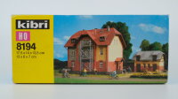 Kibri H0 8194 Eisenbahner Wohnhaus mit Nebengebäude