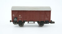 Piko N 5/4126-015 gedeckter Güterwagen DR (1 Kupplung defekt)
