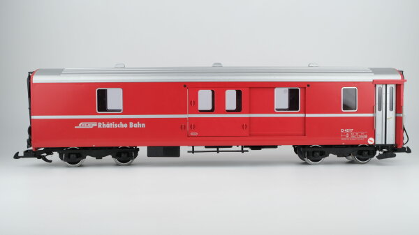 LGB G 32690 Gepäckwagen (D 4217) mit Zugschluss-Laterne RhB (Trittbrett angebrochen)