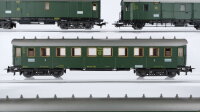 Märklin H0 Konvolut zwei Personenwagen 3.Kl., Packwagen mit Zugschluss, Packwagen (Zugschluss ungetestet) DR