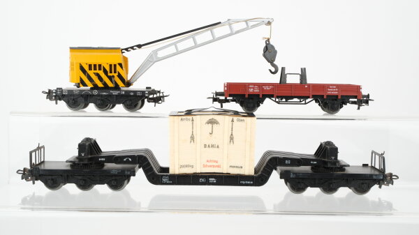 Märklin H0 Konvolut Schwerlastwagen mit Überseekiste "Bahia", Kranwagen "Krupp-Ardelt" mit Kranschutzwagen DB