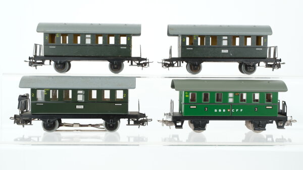 Märklin H0 Konvolut 2 Personenwagen 2.Kl. Blech, 1 Personenwagen 2.Kl. Blech mit Zugschluss, 1 Personenwagen "327 SBB+CFF" 3.Kl. Blech DB/SBB-CFF (Beleuchtung ungetestet)
