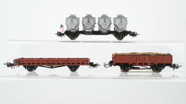 Unbekannt H0 Konvolut 1 Niederbordwagen, 1 Hochbordwagen mit Zugschluss, 1 Behältertragewagen DB (Abbruch)