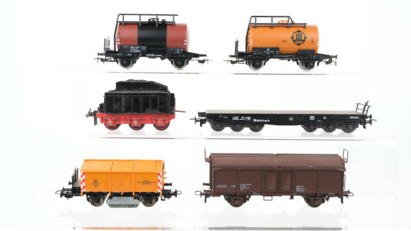 Unbekannt H0 Konvolut 2 Kesselwagen, 1 Schwerlastflachwagen, 1 Schiebedachwagen, 1 Klappdeckelwagen mit Schienenreiniger, 1 Tender Dr/Mav/u.a. (Abbruch)