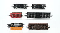 Unbekannt H0 Konvolut 2 Kesselwagen, 1 Schwerlastflachwagen, 1 Schiebedachwagen, 1 Klappdeckelwagen mit Schienenreiniger, 1 Tender Dr/Mav/u.a. (Abbruch)