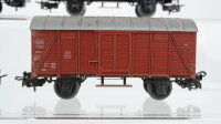 Märklin H0 Konvolut 4 gedeckte Güterwagen, 1 gedeckter Güterwagen mit beleuchtetem Zugschluss DB