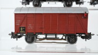Märklin H0 Konvolut 4 gedeckte Güterwagen, 1 gedeckter Güterwagen mit beleuchtetem Zugschluss DB