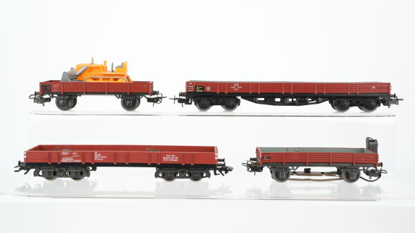 Märklin H0 Konvolut 2 Niederbordwagen, 1 Niederbordwagen mit Raupe, 1 Niederbordwagen mit Zugschluss beleuchtet DB
