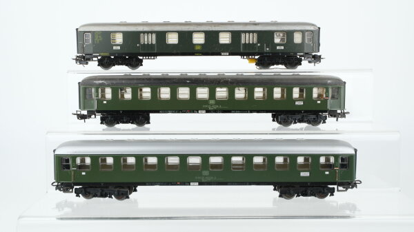 Märklin H0 Konvolut 1 Personenwagen 2.Kl. grün, 1 Personenwagen 2.Kl. grünbeleuchtet, 1 Packwagen grün beleuchtet DB (Beleuchtung ungetestet)